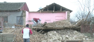 Comuna Oltina, inundată de lac: o casă a fost distrusă